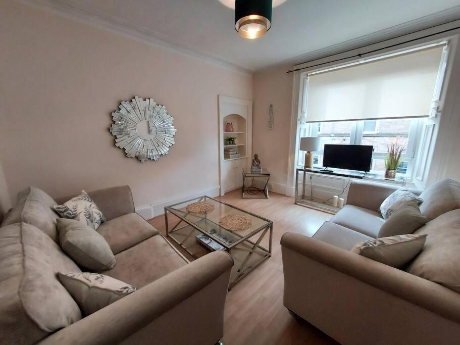 Lovely 2 Bedroom Apartment In The Centre Of Hawick Dış mekan fotoğraf